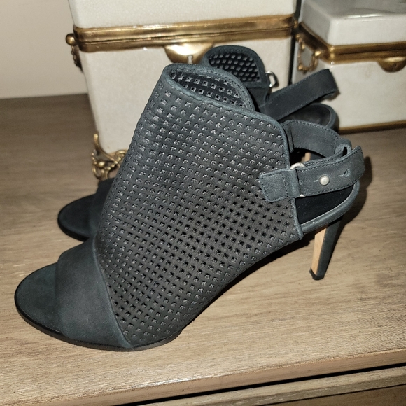 Vince peep toe open back heels - Picture 2 of 11